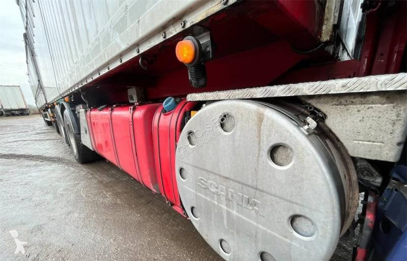 Kamion s návěsem Scania