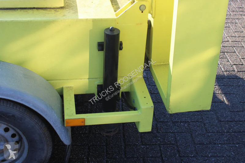Vrachtwagen met aanhanger  screen projector...