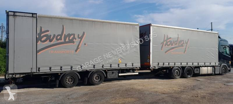 Kamion s návěsem Scania