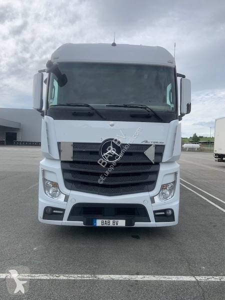 Camion remorque Mercedes