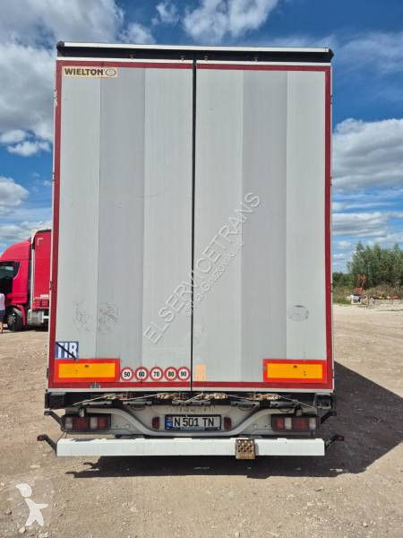 Kamion s návěsem Iveco