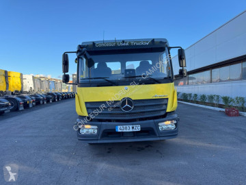 Camión plataforma caja abierta Mercedes