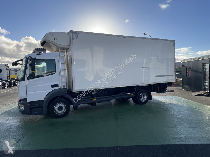 شاحنة مقطورة Mercedes  1021