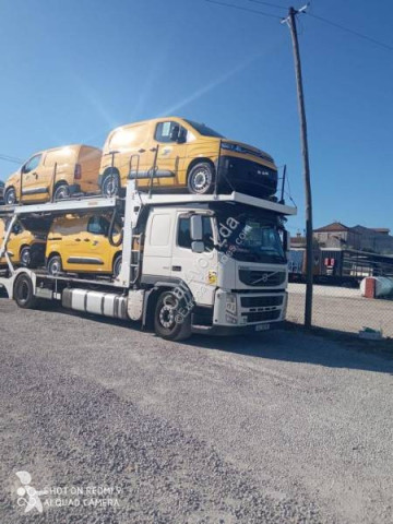 Camion remorque porte voitures Volvo