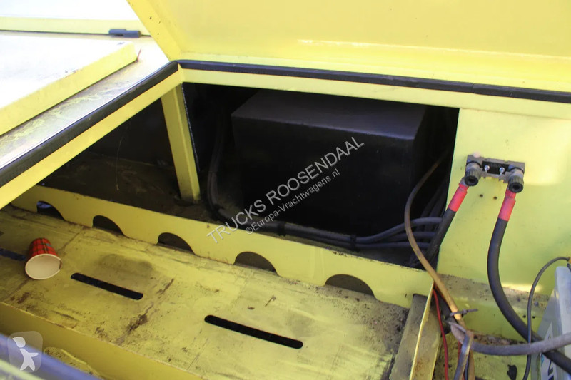 Vrachtwagen met aanhanger  screen projector...