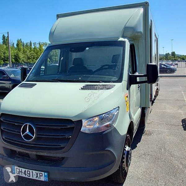 شاحنة مقطورة Mercedes