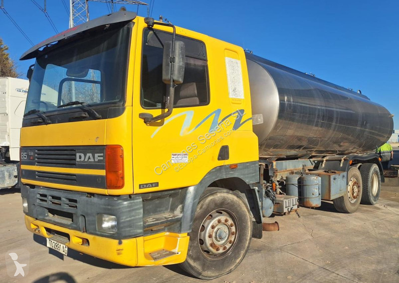 Camión remolque DAF CF85.330