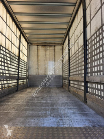 Fruehauf függönyponyvaroló nyerges vontató és pótkocsi