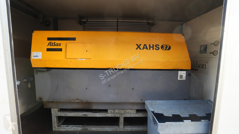 Kamion s návěsem  axle trailer with Atlas Copco...