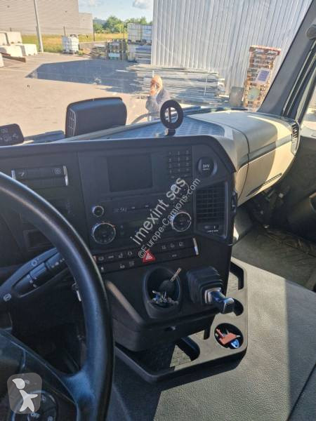 Lastbil med släp Mercedes