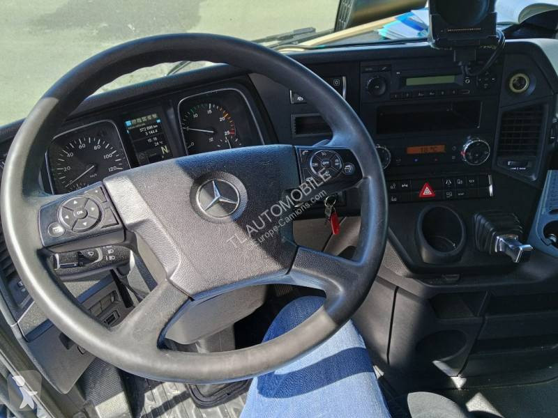 شاحنة مقطورة Mercedes