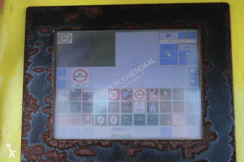 Vrachtwagen met aanhanger  screen projector...