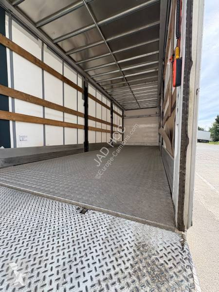 Kamion s návěsem Mercedes 2548