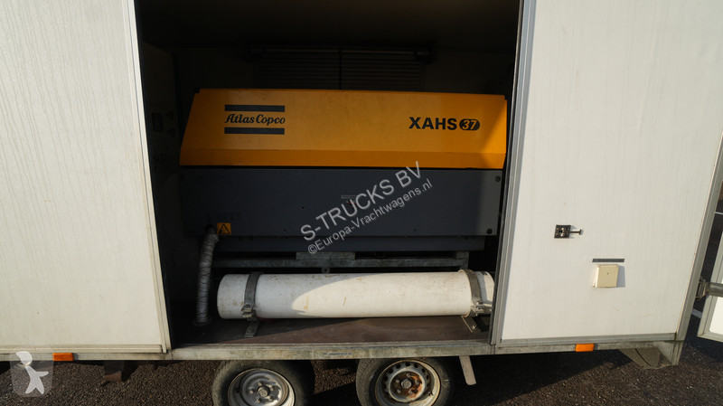 Kamion s návěsem  axle trailer with Atlas Copco...