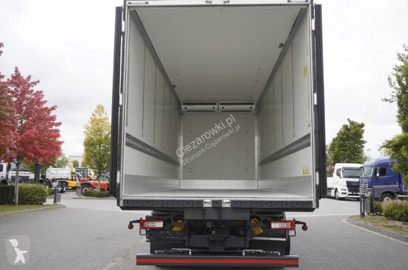 Kamion s návěsem Volvo 500