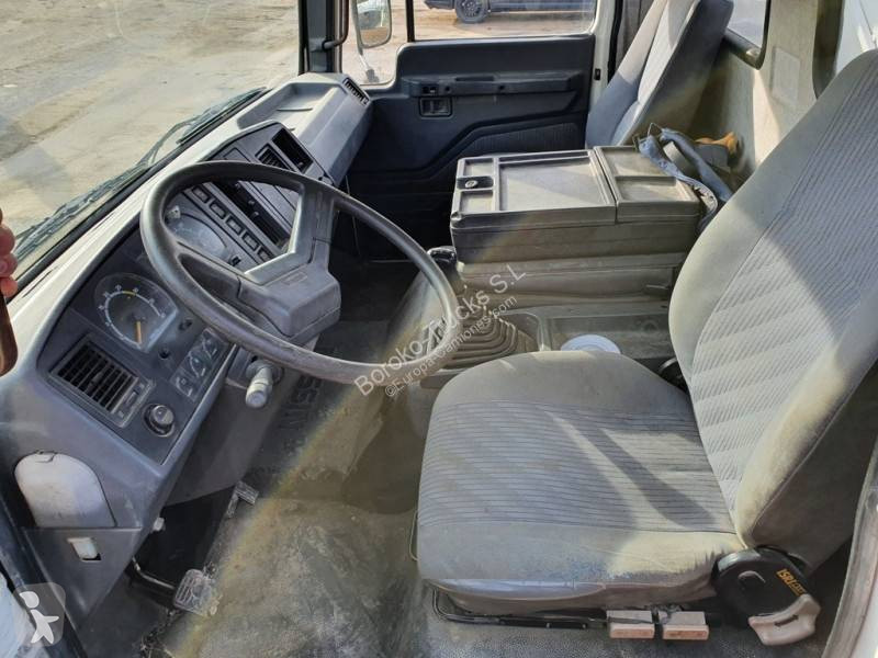 Camion remorque Nissan