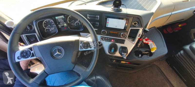 شاحنة مقطورة Mercedes