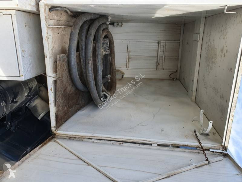 Camion remorque Nissan