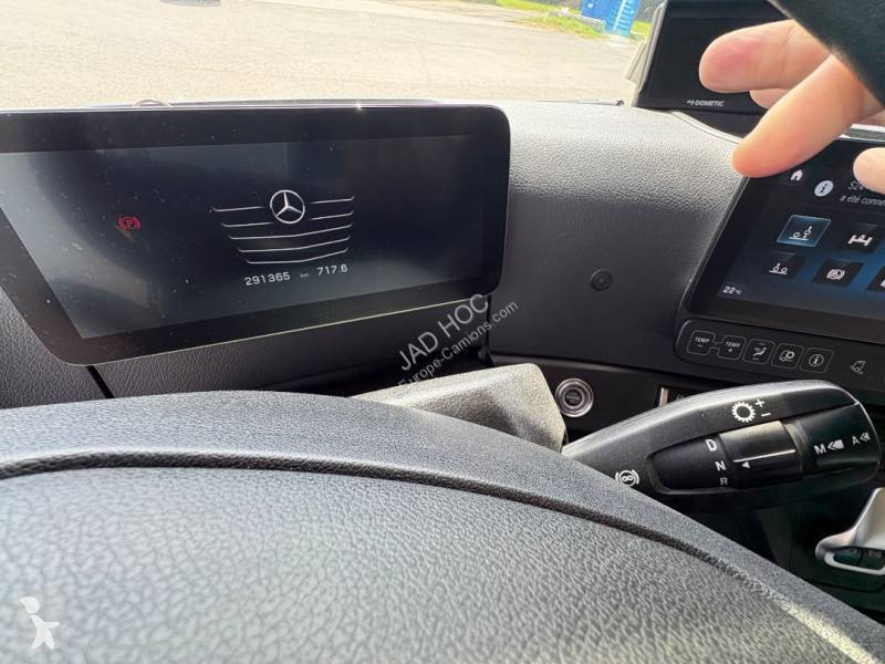 Kamion s návěsem Mercedes 2548