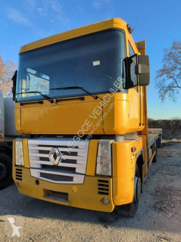 Ansamblu cap tractor si semiremorca platformă Renault