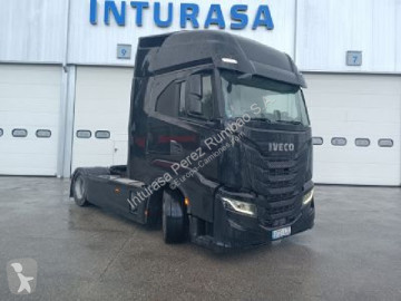 Автокомпозиция превоз на строителна техника Iveco