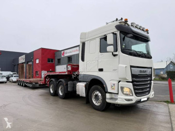 INTERNATIONAL HX520 6x4 avec remorque porte-engins et dolly, blanc