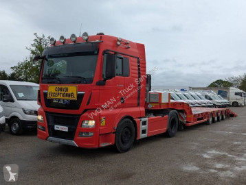 Ensemble routier porte engins MAN