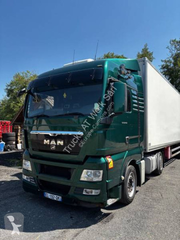 Tractora semi furgón MAN
