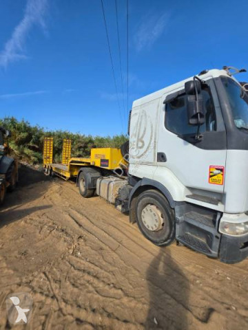 Renault heavy equipment transport semi-trailer truck