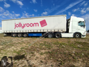 Volvo .Ensemble routier composé:Tracteur routier VOLVO semi-trailer truck
