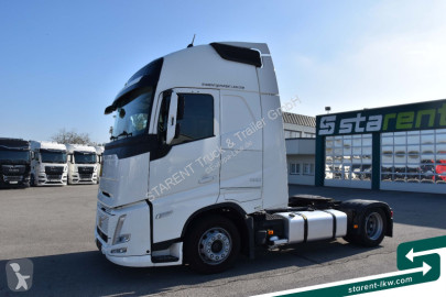 Volvo heavy equipment transport semi-trailer truck