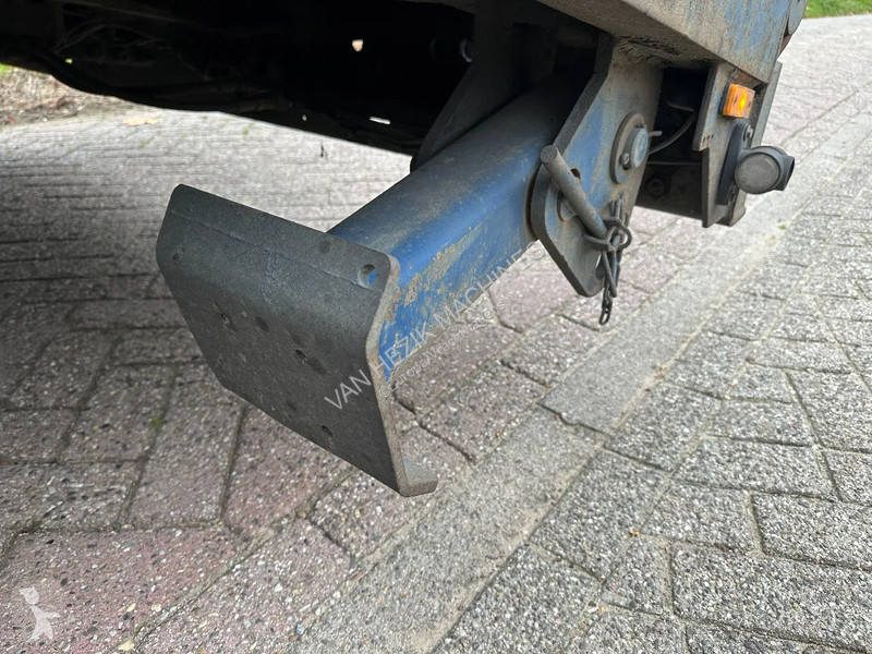 Vrachtwagencombinatie  Dieplader met kleppen