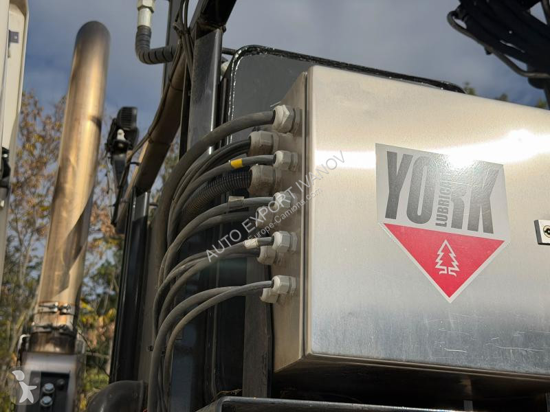 Trækker med sættevogn Scania 660