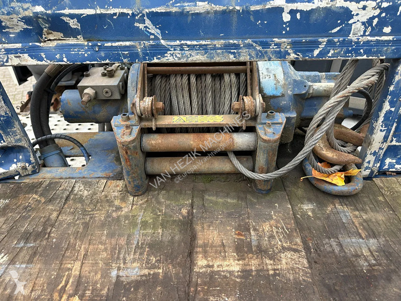 Vrachtwagencombinatie  Dieplader met kleppen