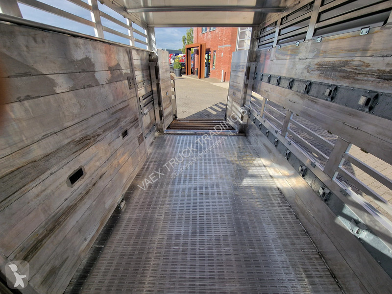 Tractora semi  VAT 3.5T Livestock trailer -...