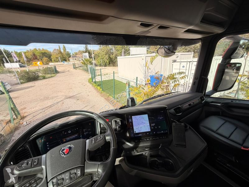 Trækker med sættevogn Scania 660
