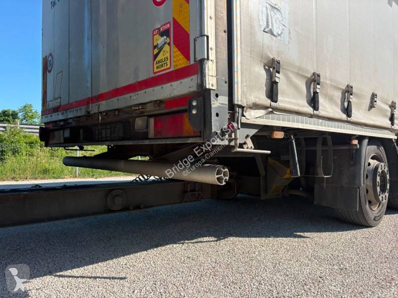 Iveco  semi-trailer truck