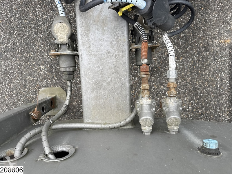 Vrachtwagencombinatie  middenas 2006, trailer +...