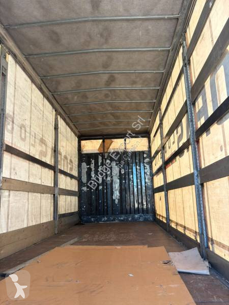 Iveco  semi-trailer truck