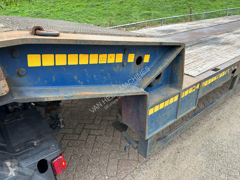 Vrachtwagencombinatie  Dieplader met kleppen