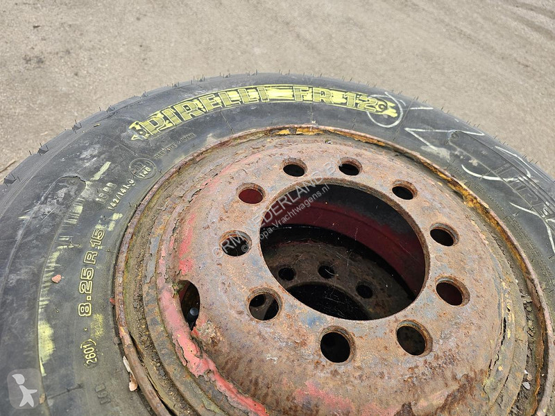 قطع غيار الآليات الثقيلة Pirelli FR 12 825/R 15...