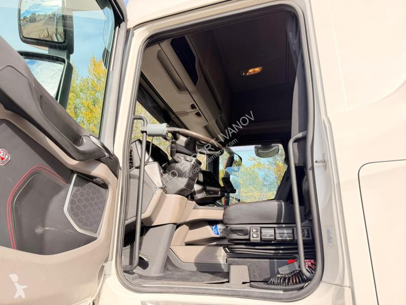 Trækker med sættevogn Scania 660