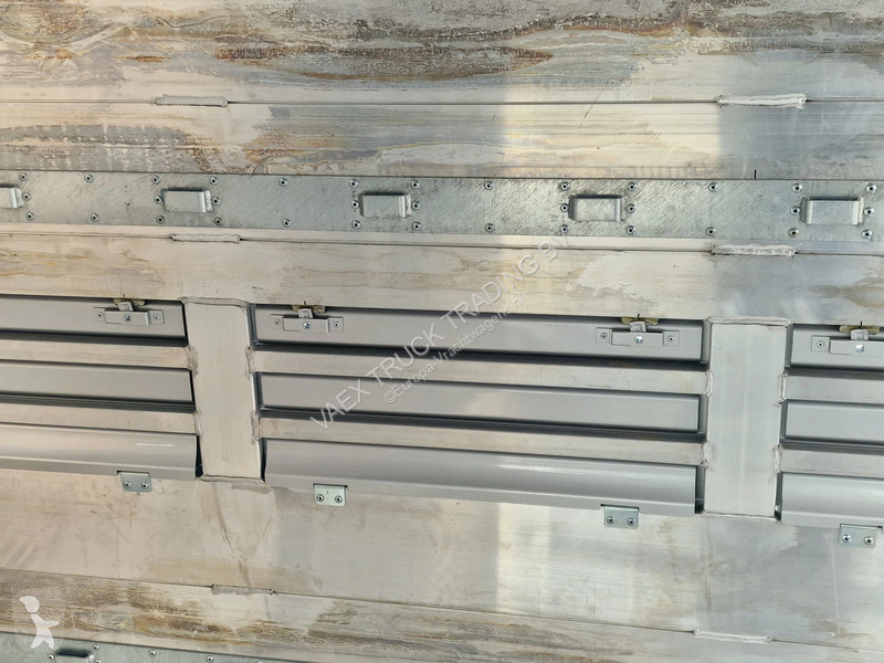 Tractora semi  VAT 3.5T Livestock trailer -...