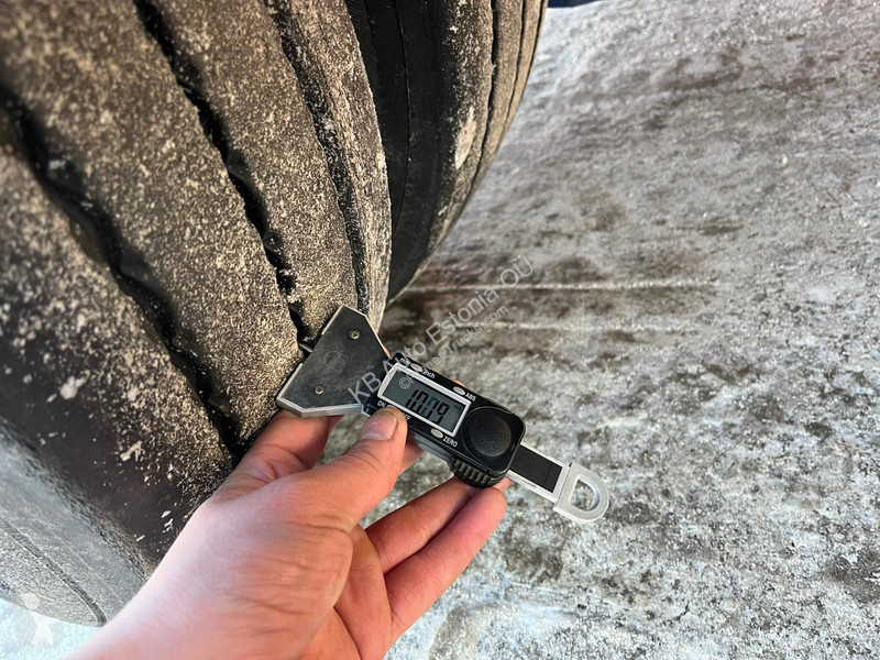 Trækker med sættevogn  DTS 300 / SL-28M...