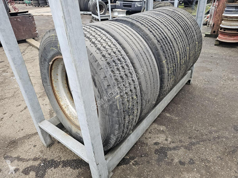 قطع غيار الآليات الثقيلة Michelin 275/70 R 22.5...