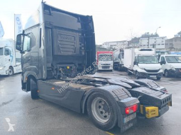 Автокомпозиция превоз на строителна техника Iveco