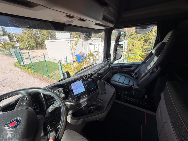 Trækker med sættevogn Scania 660