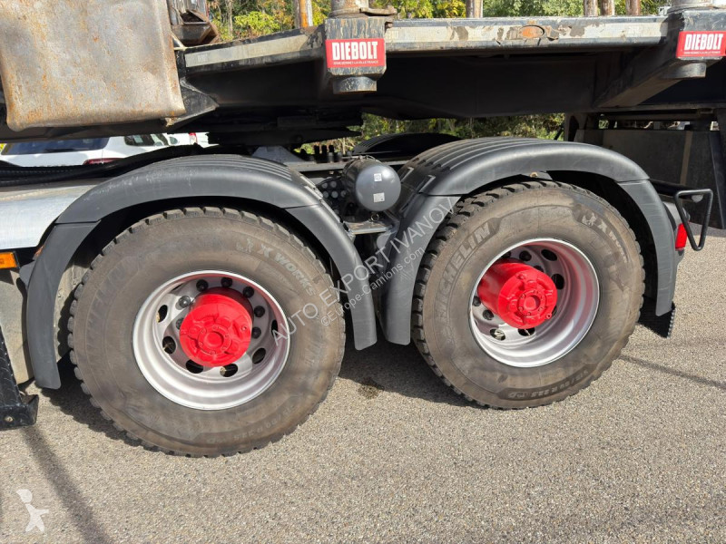 Trækker med sættevogn Scania 660