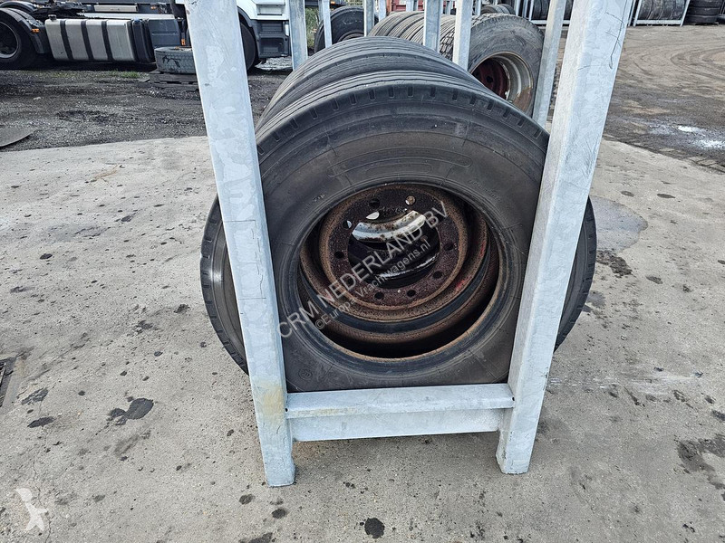 قطع غيار الآليات الثقيلة Goodyear 11 R 22.5...