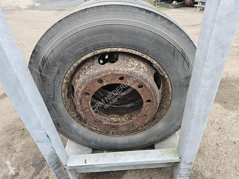قطع غيار الآليات الثقيلة  275/70 R 22.5